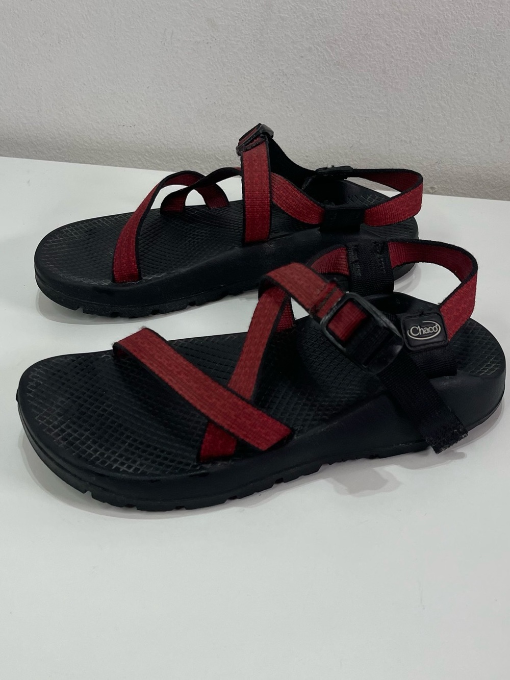 Chaco Z2 Classic Sandals Women's 8 Red Strappy Outdoor Hiking Vibram Sole
